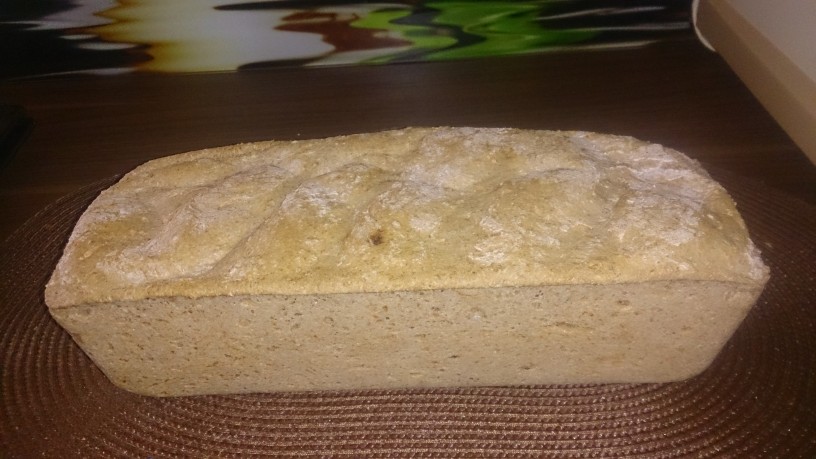 zdrav pirin kruh s semeni