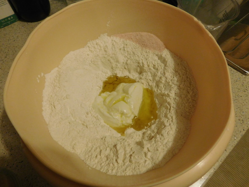 cebulni-kruh-z-jogurtom-da-se-ti-zrola (4)