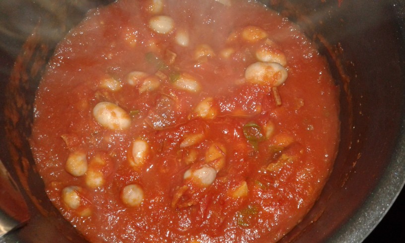 Pikantni cmočki v pikantni omaki