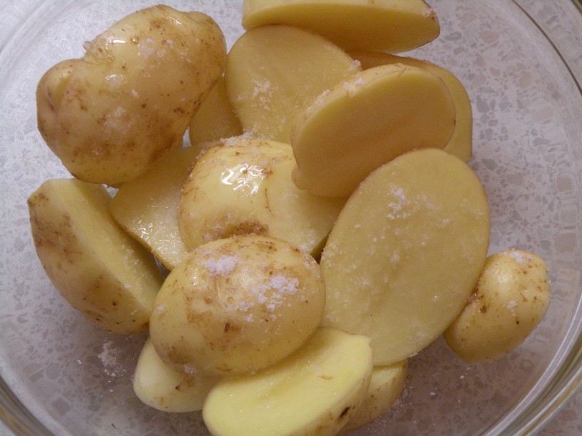 pecen-krompir-z-rozmarinom