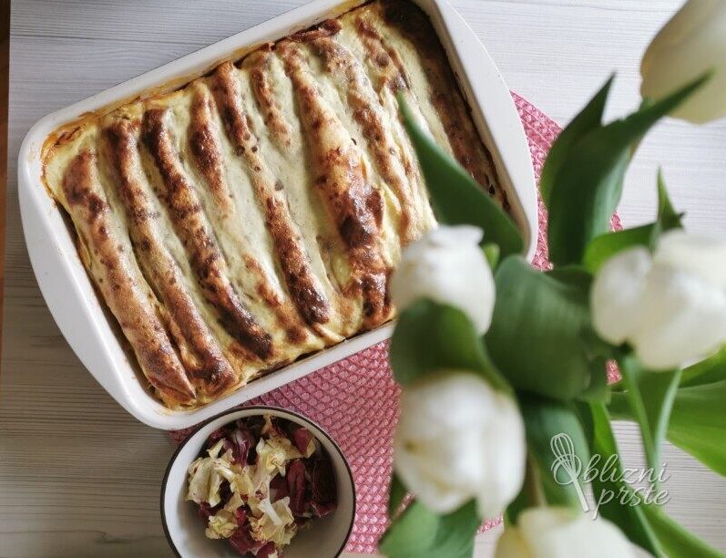 Gratinirane palačinke s skuto in jabolki