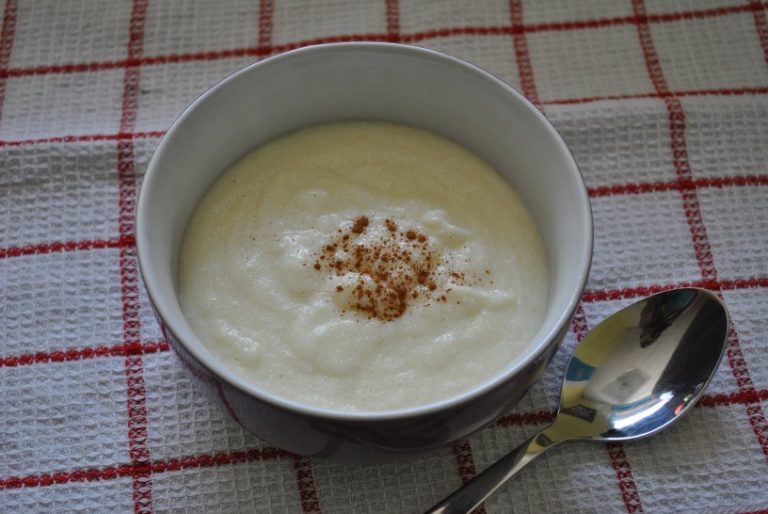 Mlečni zdrob s kokosom - OblizniPrste.si