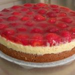 jagodna-torta-z-vaniljevo-kremo