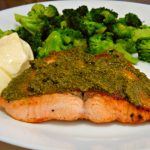 losos-pecen-v-ponvi-s-pestom-brokolijem-lchf-keto