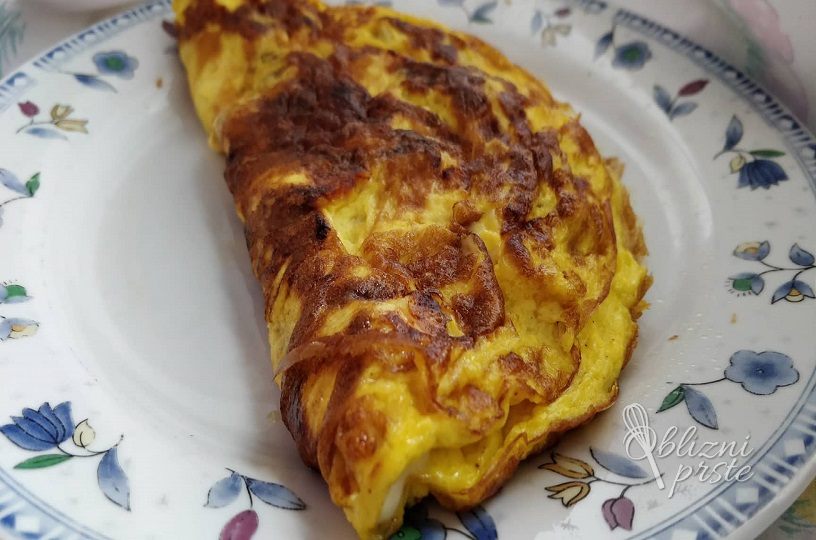 Jajčna omleta s suho salamo