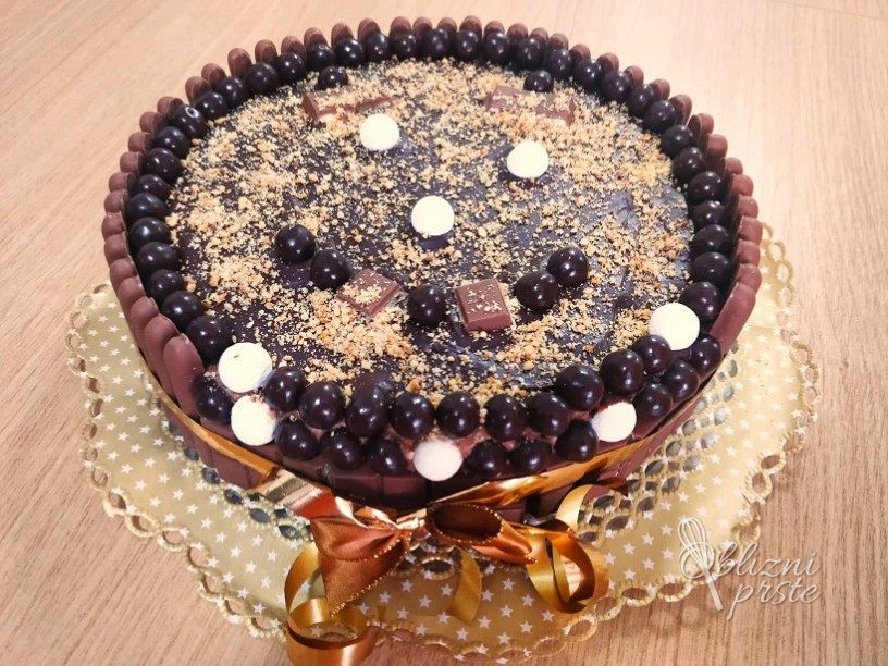 Čokoladno lešnikova torta