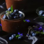 čokoladni mousse z borovnicami