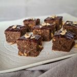 Browniji z rožičevo moko
