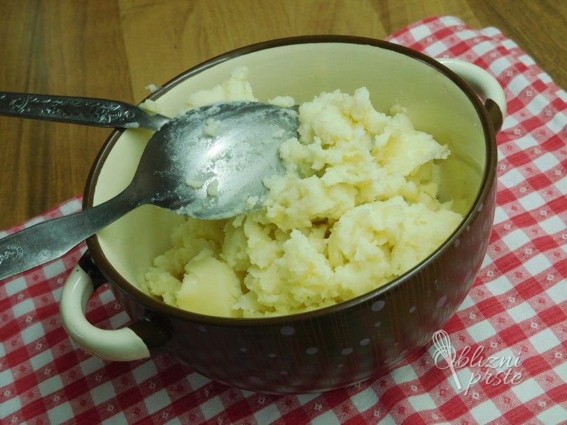 Beli žganci s krompirjem