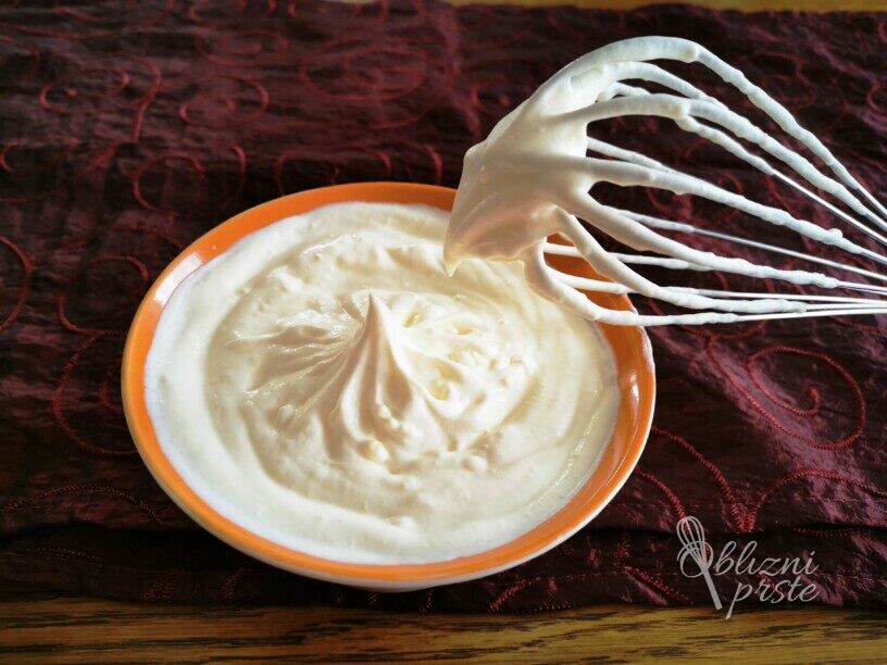 Preprosta vanilijeva krema za torto