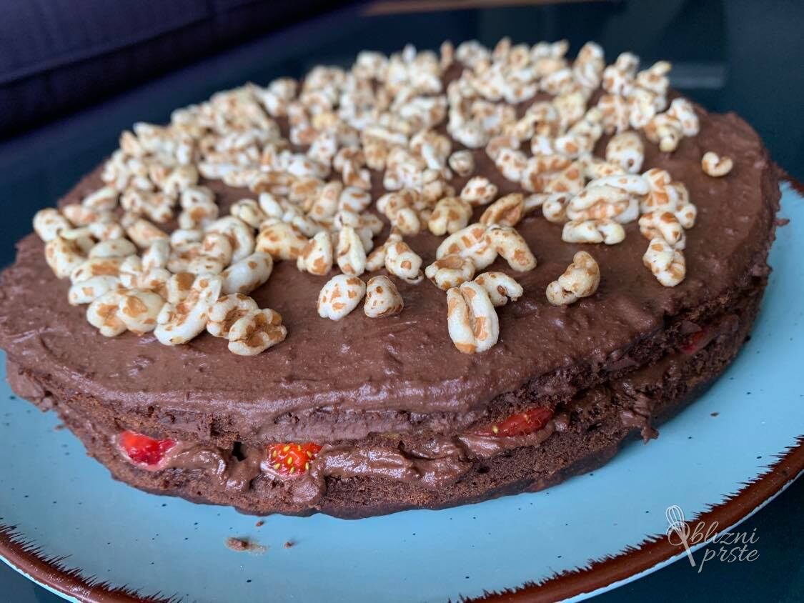 Veganska čokoladno - jagodna torta
