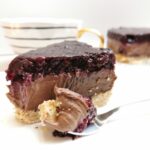 Čokoladno borovničeva torta brez peke