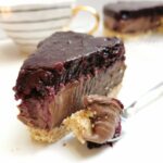 Čokoladno borovničeva torta brez peke