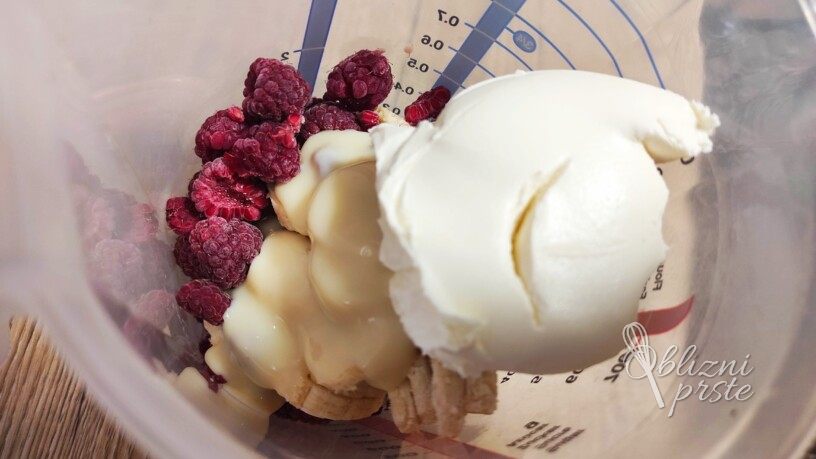 Hitro pripravljen sladoled iz zamrznjenega sadja