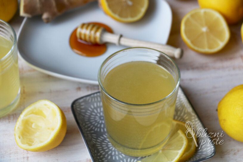 Topla medena limonada z ingverjem