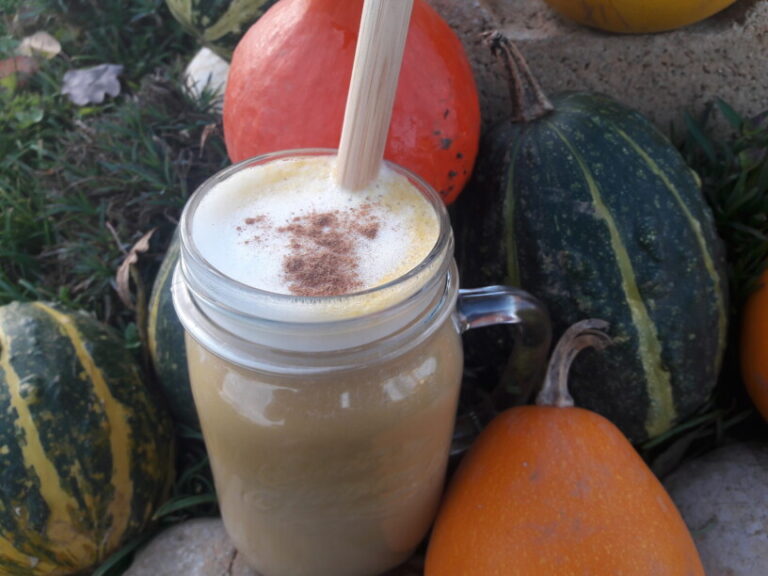 Bučna kava (pumpkin spice latte) – fotografija recepta OblizniPrste.si