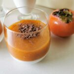 Sladica v kozarcu: grški jogurt s kakijem