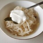 Kisla repa zabeljena z zaseko