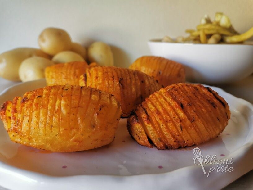 zarezan pečen krompir