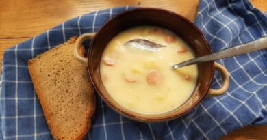 Mlečna krompirjeva juha s hrenovkami