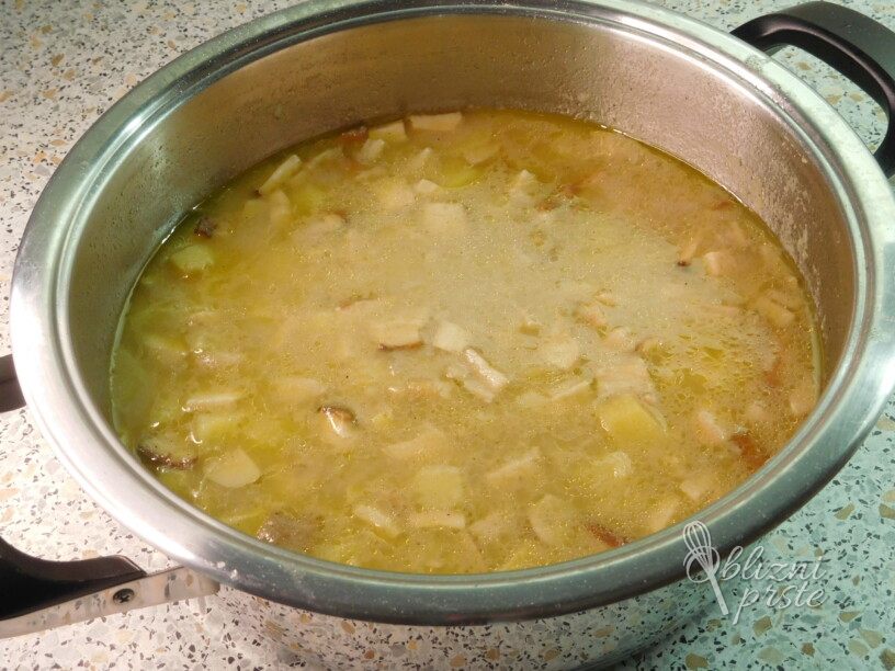 Krompirjeva juha z jurčki