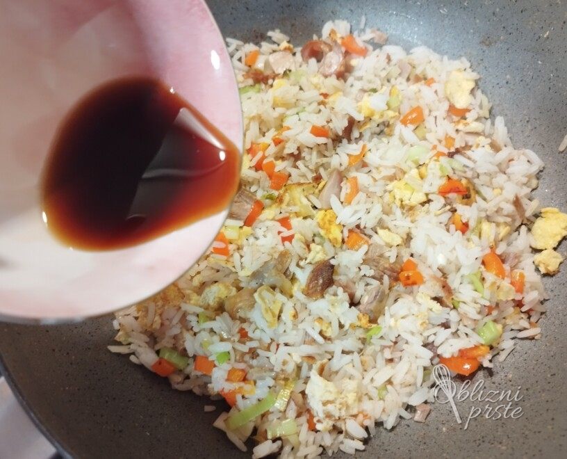 Pražen riž s piščancem - chicken fried rice