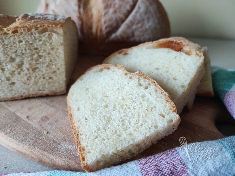 Odličen domač bel kruh