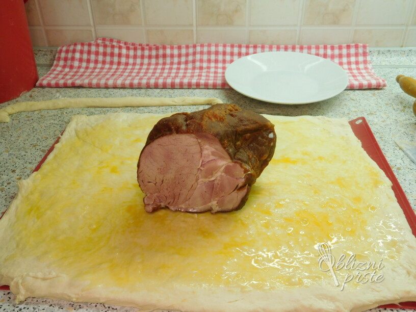 Šunka pečena v kvašenem testu