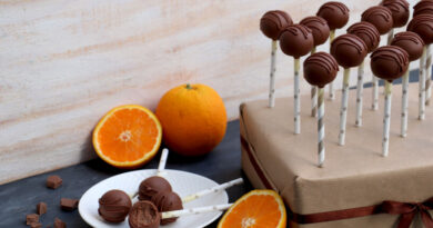 čokoladni cakepopsi s pomarančo in cimetom
