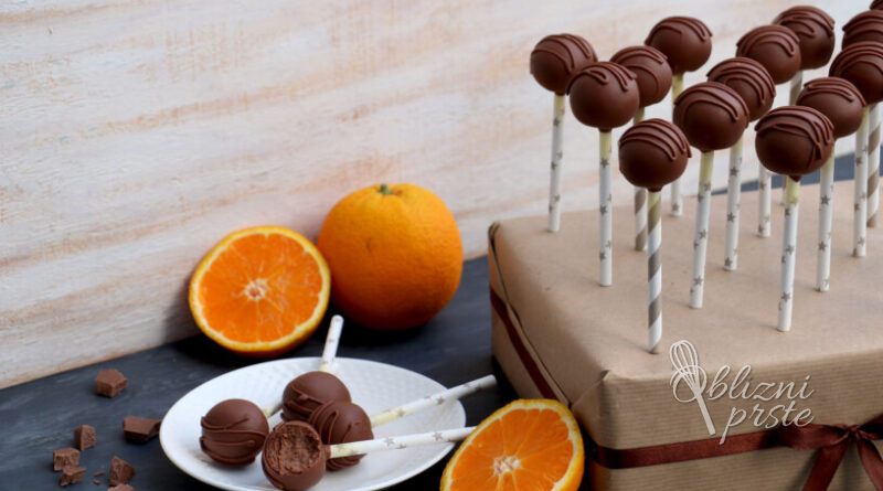 čokoladni cakepopsi s pomarančo in cimetom