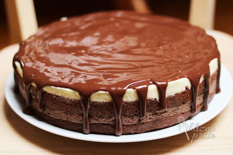 Čokoladna torta s čokoladno dekoracijo