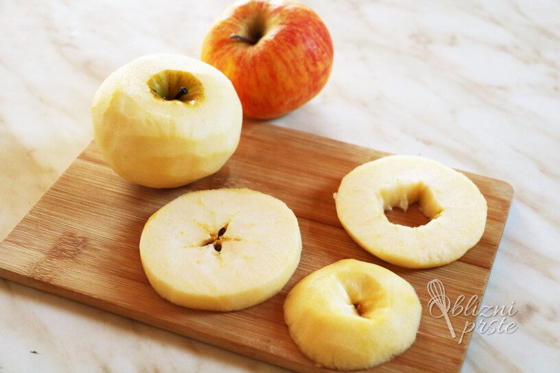 Obrnjene mini jabolčne pitice iz listnatega testa