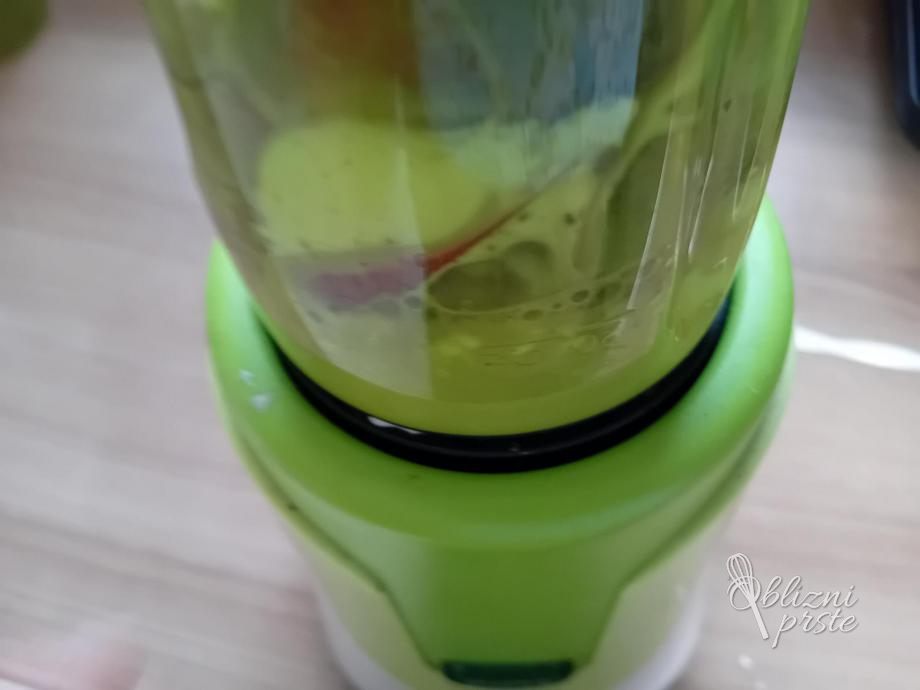 breskvin lassi z matcho: