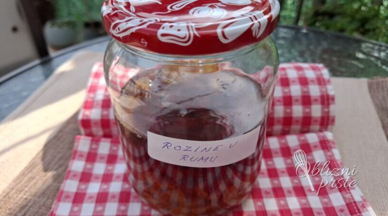 Rozine shranjene v rumu