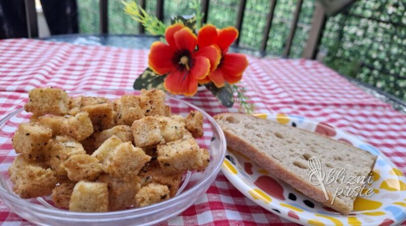 Pečene kruhove kocke, (angleško Croutons)