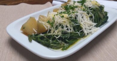 Kuhani hmeljevi vršički s krompirjem in parmezanom