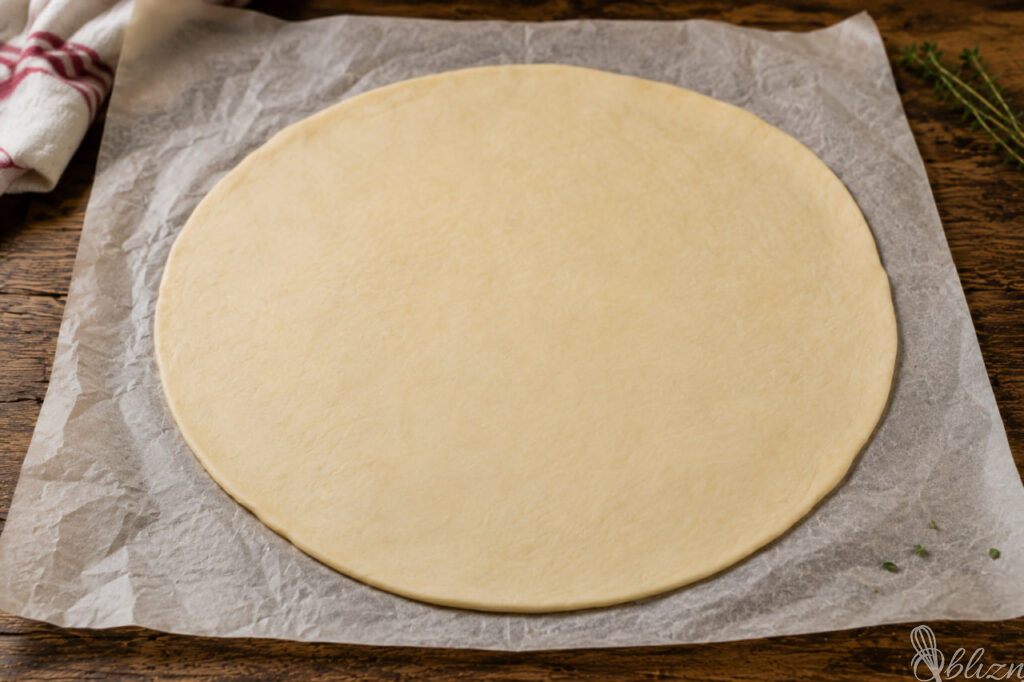 Disk hladnega testa za galeto na papirju za peko