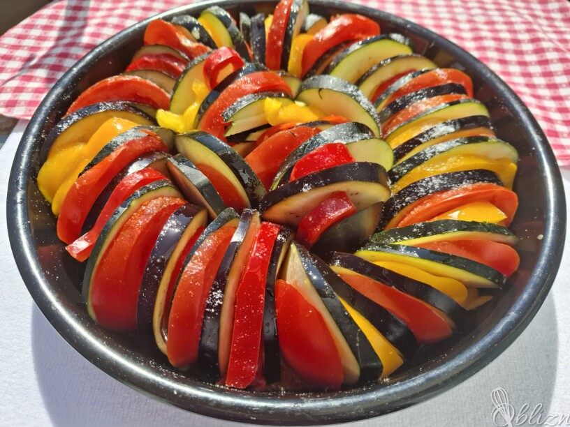 Ratatuj (ratatouille) pečen v pečici